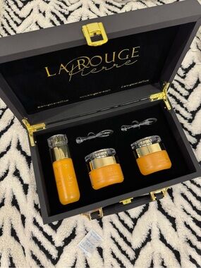 La Rouge Pierre Topaz Collection Briefcase Set